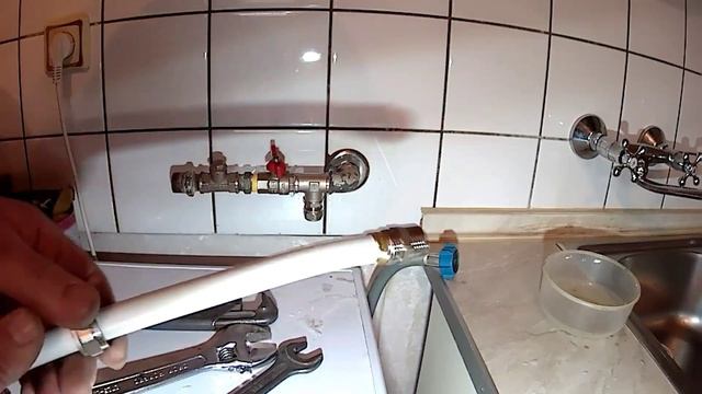 Без вариантов?Чтобы отвести воду для фильтра используем тройник!Другие решения? Guru from the USSR. смотреть онлайн