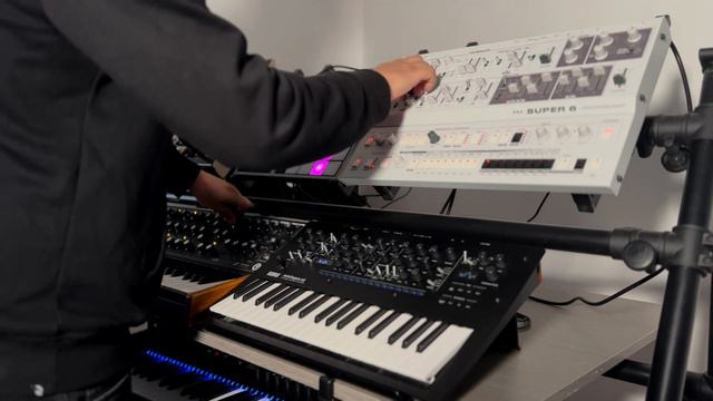 Flow 10 - Melodic Techno JAM - Vermona Perfourmer MK2, UDO Super 6, Moog Subsequent 37, Minilogue X смотреть онлайн