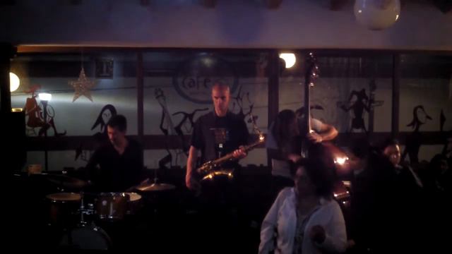 Enanos Café Jam Sessions (Free Jazz) Remi Alvarez, Arturo Baez and César Chew смотреть онлайн