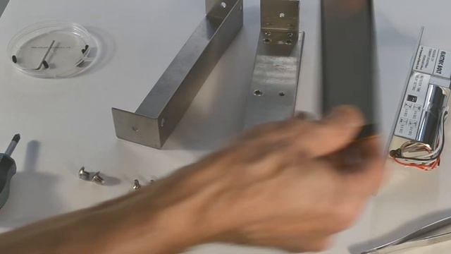 Монтаж соленоидного замка на стеклянную дверь смотреть онлайн