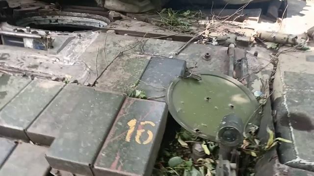 Танк после плотного артобстрела.mp4 смотреть онлайн