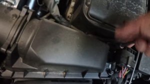 Замена воздушного фильтра в Mercedes GLA 250