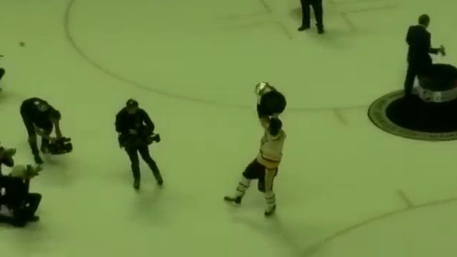 Как Сидни Кросби и Евгений Малкин получили Кубок Стэнли