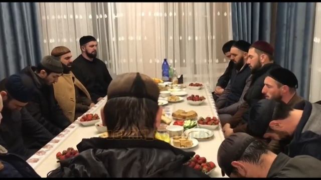 Халид Ведзижев. Ислам Цечоев. Киши Хаьди берашка тха безам бохиташ салават да-кха хьо. смотреть онлайн
