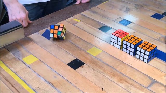 Кубик Рубика, который собирает себя сам / Self Solving Rubik's Cube смотреть онлайн