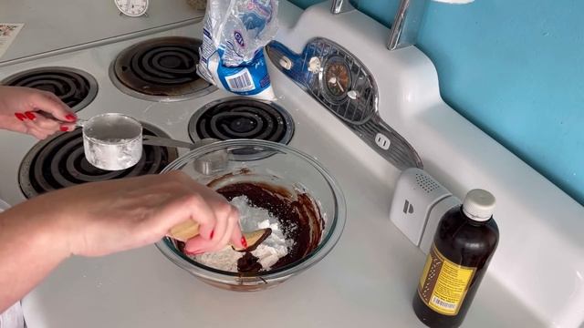 Vintage Baking: Chocolate Mayonnaise Cake For My Birthday смотреть онлайн
