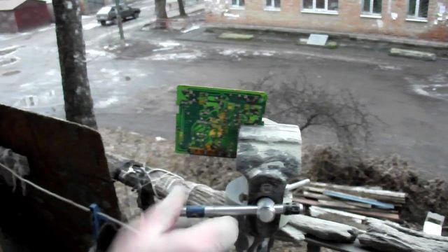 1.24.Как очистить стеклотекстолит от припоя и старых дорожек. смотреть онлайн
