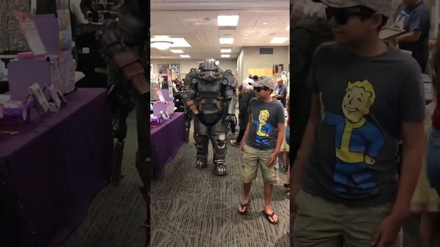 Fallout 4 T60 power armor at Ohana Comic Con Clovis 2019 смотреть онлайн