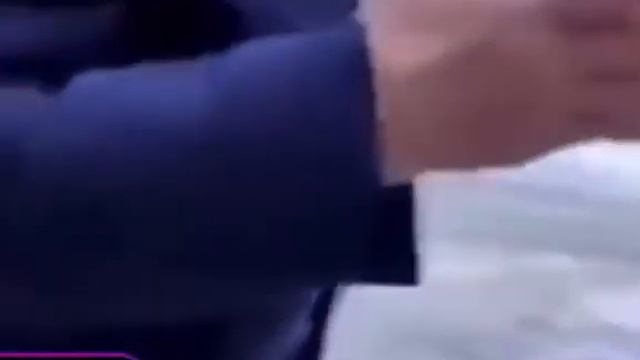 В Подмосковье водитель выгнал школьника на мороз смотреть онлайн