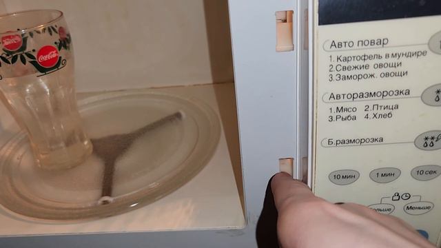 Ремонт микроволновой печи LG - крутит тарелку и вентелятор, при открытии двери смотреть онлайн