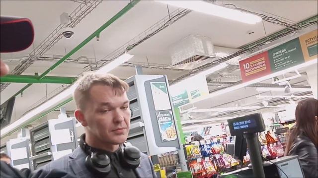 Полицейский: "Что охранник делал мне всё равно. Начинать нужно с себя. Делаю вам замечание". смотреть онлайн