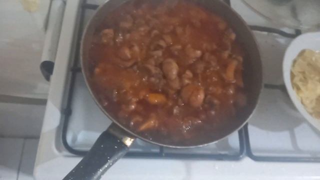 ПОЧКИ ГОВЯЖЬИ В ТОМАТНОМ СОУСЕ А НА ГАРНИР МАКАРОНЫ ! ВСЕМ ХОРОШЕГО ДНЯ! смотреть онлайн