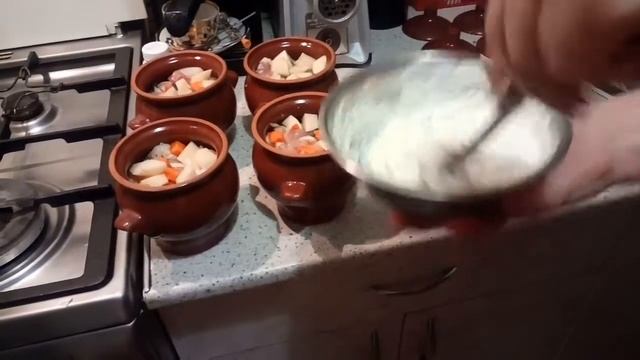 Мясо в горшочках!) смотреть онлайн