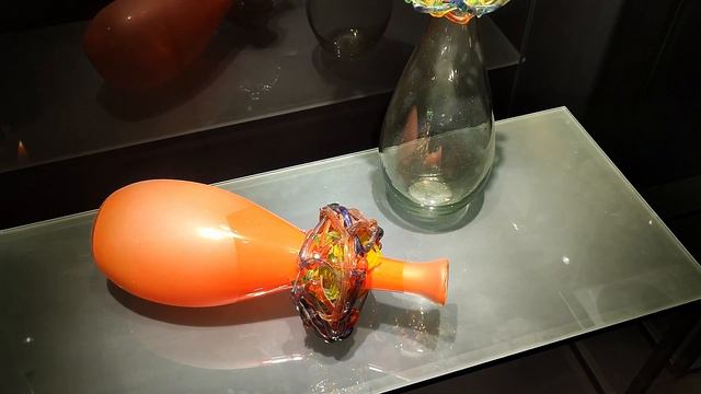 Львів: Ресторан з м'якими ведмедиками // Музей скла // Готичний храм смотреть онлайн