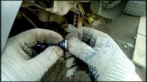 Смазываем направляющие суппорта и поршень Лифан Х 60