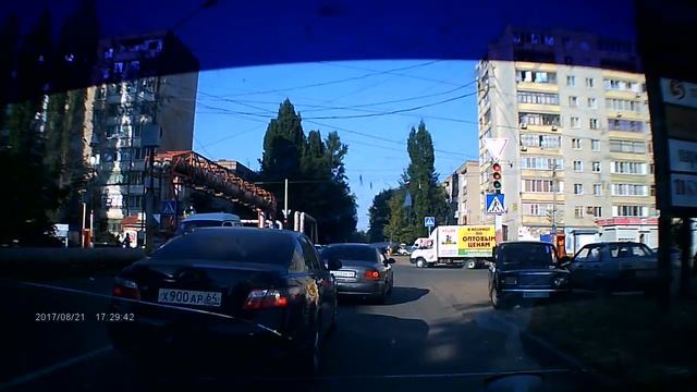 Бюджетный автомобильный видеорегистратор на зеркало L905 смотреть онлайн