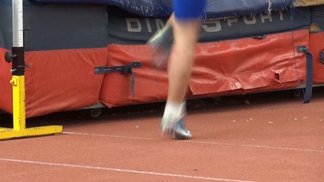 High jump spikes deformation at take off phase! SLOW MOTION Jumper Sandro Tomassini смотреть онлайн