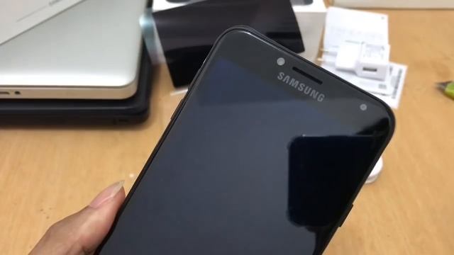 Keren, Samsung Galaxy J4 Layar HD Super AMOLED Harga 1 Jutaan