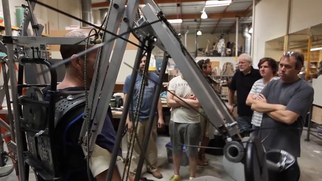 How to Prototype a Giant Robot Mech (3/7) - YouTube Geek Week - Wired смотреть онлайн