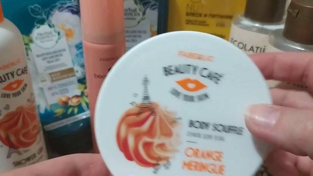 Огромная гора пустых баночек ????