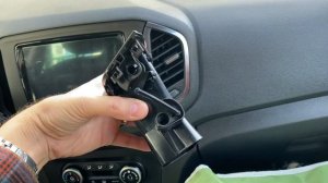 Замена рамки магнитолы LADA XRAY и как снять дефлекторы печки.