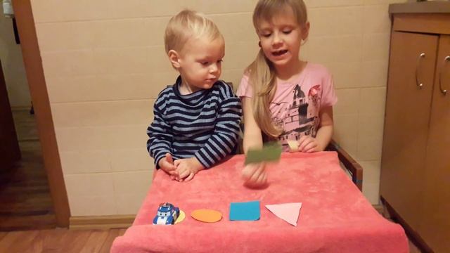 Валерка и Володька))сестричка учит братика) ГеОмЕтРиЧеСкИе ФиГуРы))) развивающая игра для малышей))