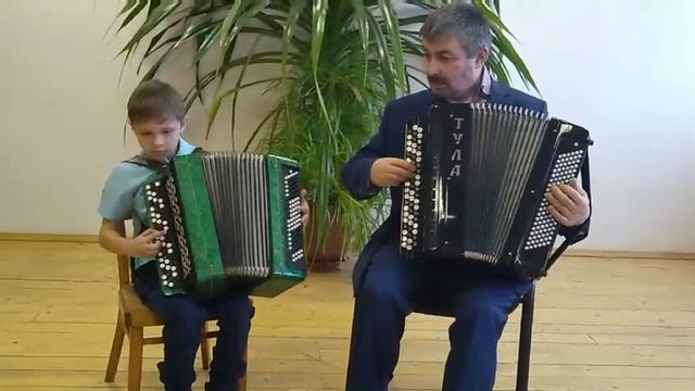 Широких Захар 8 лет. Владимир Шаинский "Песенка про кузнечика" смотреть онлайн