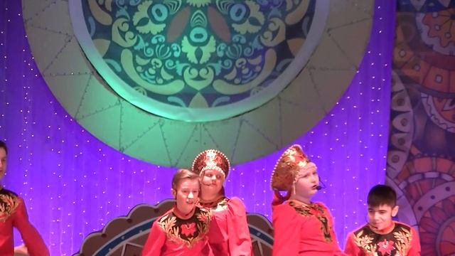 анс."Полянка"(сол.Д.Рычняк )"Гуляю я" (24.04.2016г. "Самовар Иванович") смотреть онлайн