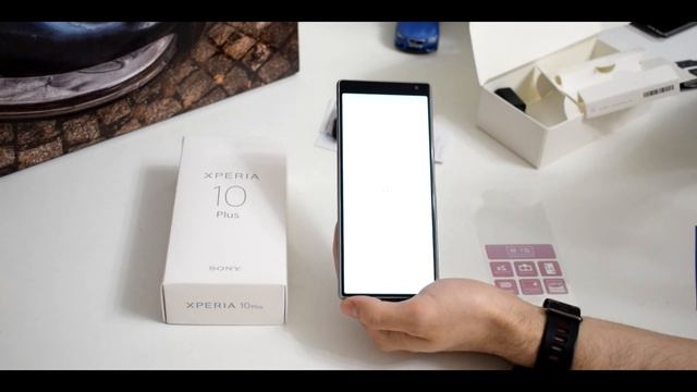 Распаковка Sony Xperia 10 Plus. Наконец что-то новое в мире смартфонов. смотреть онлайн