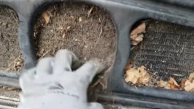 Грязь на радиаторе кондиционера BMW E46 320D Touring смотреть онлайн