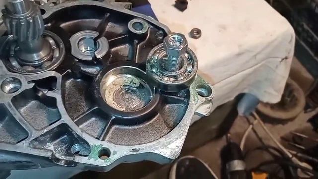 Restoration old Honda 90cc engine смотреть онлайн
