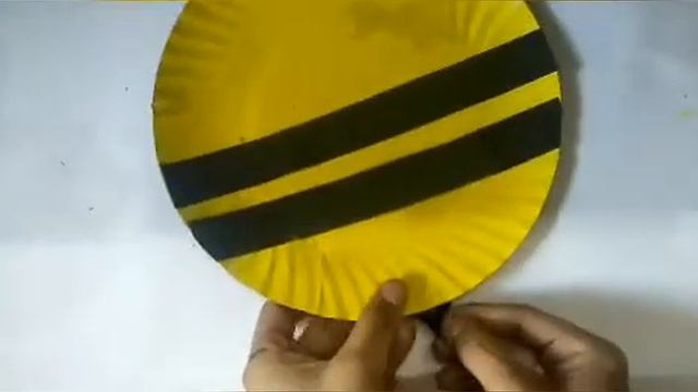 How to make a honey bee by using Paper plate🐝🐝/ Best out of waste смотреть онлайн