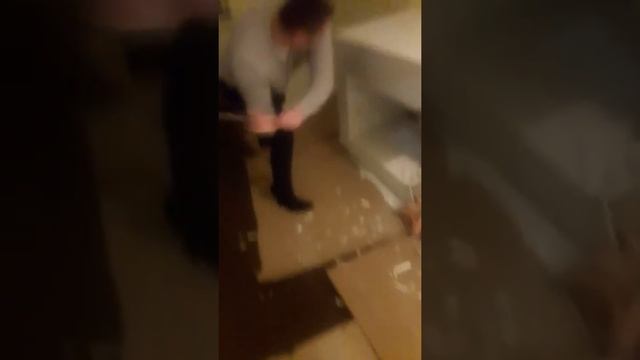 Иди налей. Смотреть всем. Можно не до конца. смотреть онлайн