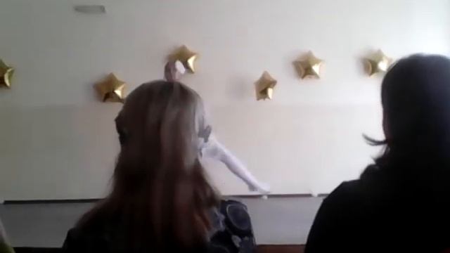 Моя подруга танцует танец "Ромашковые поля" на день учителя || С ПРАЗДНИКОМ ВАС смотреть онлайн