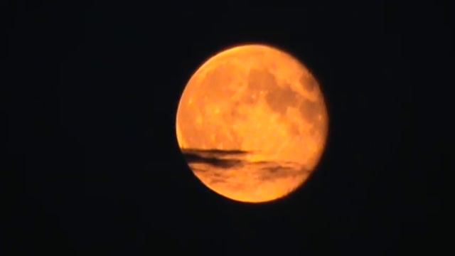Red Moon... смотреть онлайн