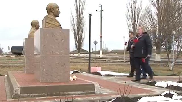 В с Холодное установлен памятник двум героям односельчанам 24 02 смотреть онлайн