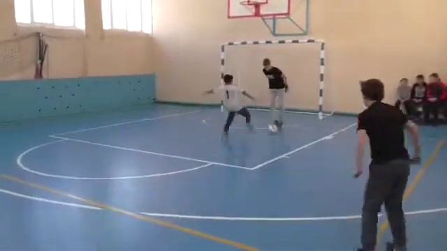 12 Гол Садретдинова Радмира. (ДЗЮДО 9-6 Дербишева) смотреть онлайн