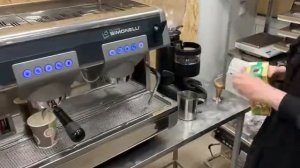 Приготовление кофе на кофемашине Nuova Simonelli Aurelia