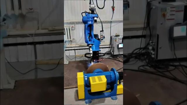 Сварочный робот CRP - сварка корпуса источника для горнодобывающего оборудования смотреть онлайн