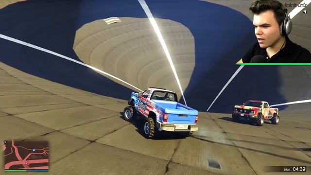 Don’t Get HIT By The BLENDER! (GTA 5 Funny Moments) смотреть онлайн