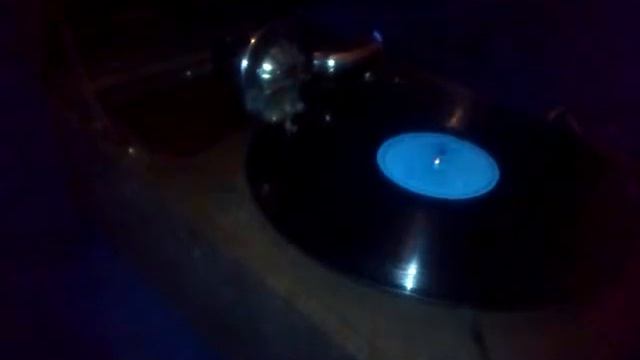 Патефон "Московский Патефонный Завод" смотреть онлайн