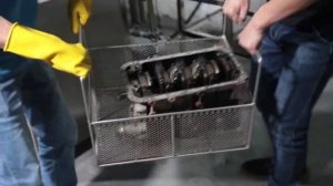 Ультразвуковая мойка в работе