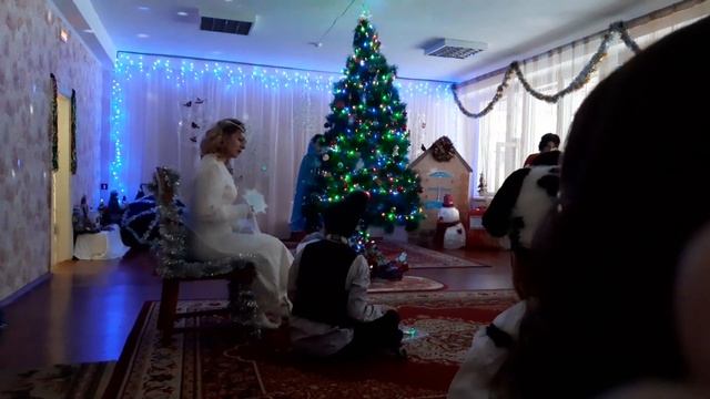 Детский новогодний утренник в Боровке, Беларусь смотреть онлайн