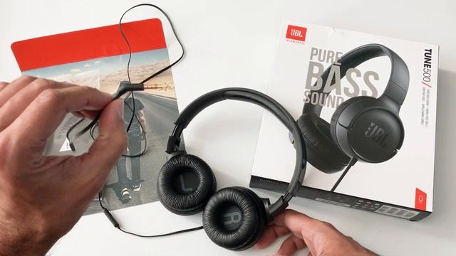 JBL TUNE500 — неплохие бюджетные наушники, которые можно использовать, чтобы играть в игры на ПК смотреть онлайн
