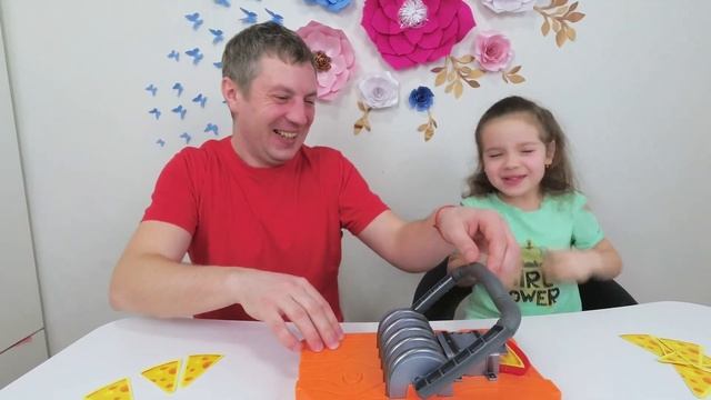 ОГРОМНАЯ МЫШЕЛОВКА Кто ШУСТРЕЕ АНГЕЛИНА VS ПАПА / Ангелина тв смотреть онлайн