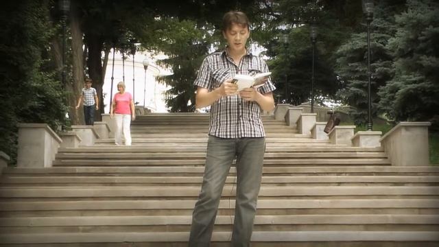 Стихотворение Геннадия РУСАКОВА "Что так время поглядело..." читает Андрей НЕДАВНИЙ смотреть онлайн