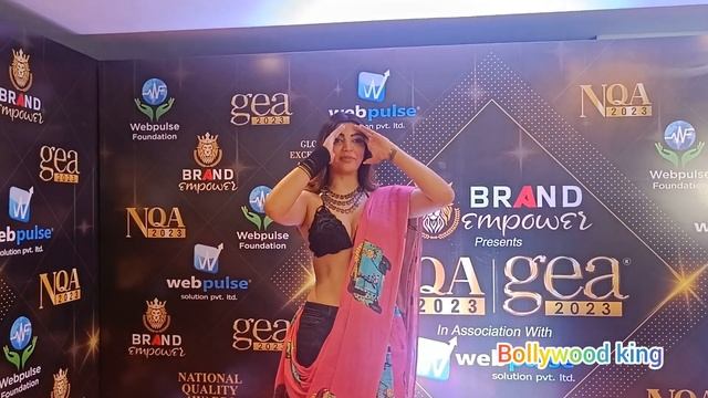 Akanksha Puri Arrive At Global Excellence Awards In Mumbai Today смотреть онлайн