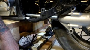 Yamaha DragStar 1100 замена пыльника кардана и задних тормозных колодок