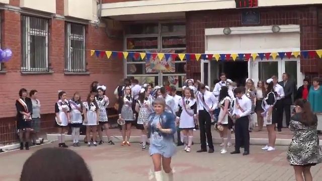 Флешмоб. Подарок учителям от выпускников. Выпуск 2016 смотреть онлайн