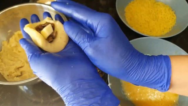 КРОКЕТЫ КАРТОФЕЛЬНЫЕ С СЫРОМ И ГРИБАМИ смотреть онлайн